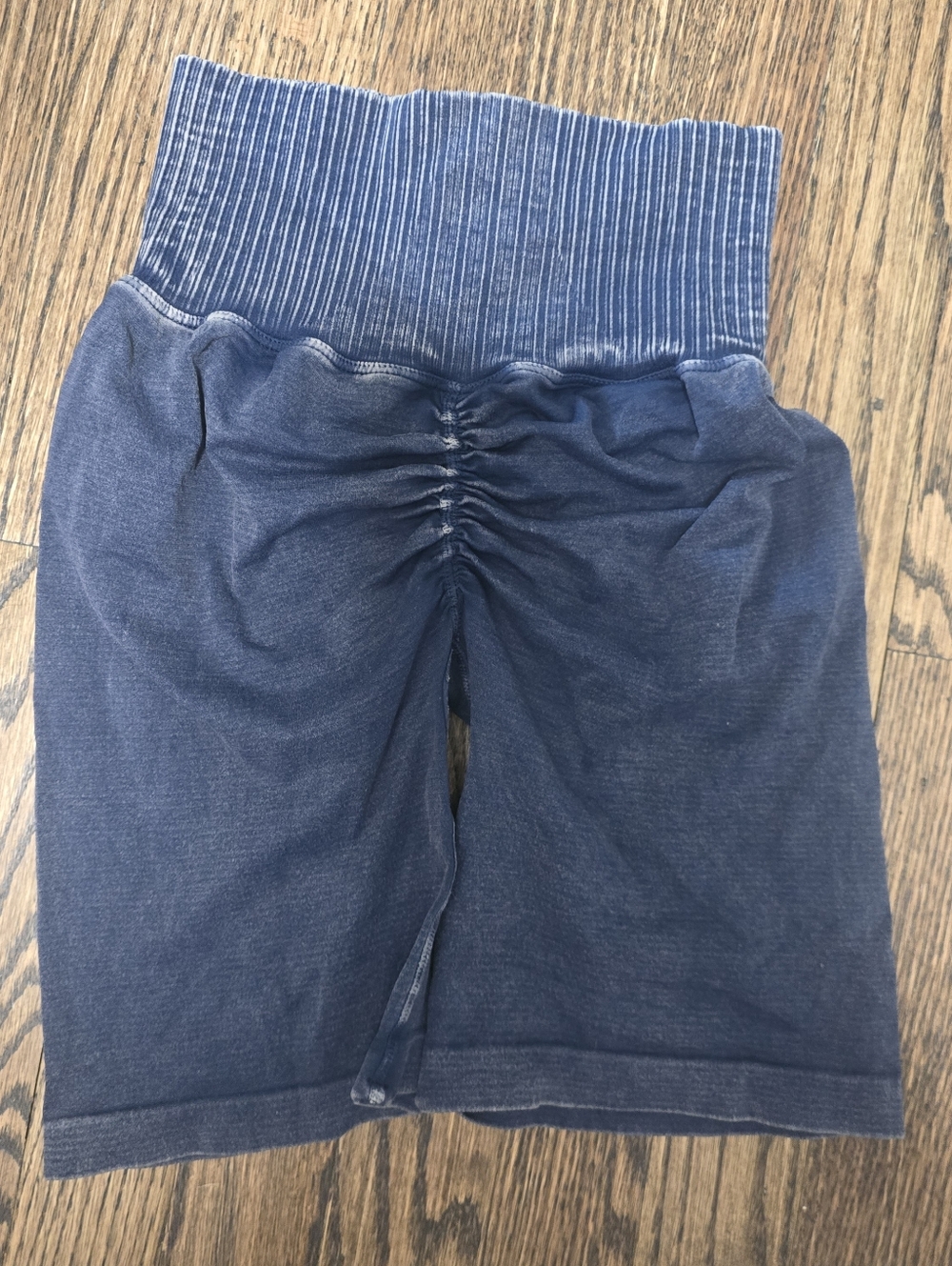 FREE PEOPLE MOVEMENT Good Karma Rouched Shorts In Navy - Picture 2 of 4